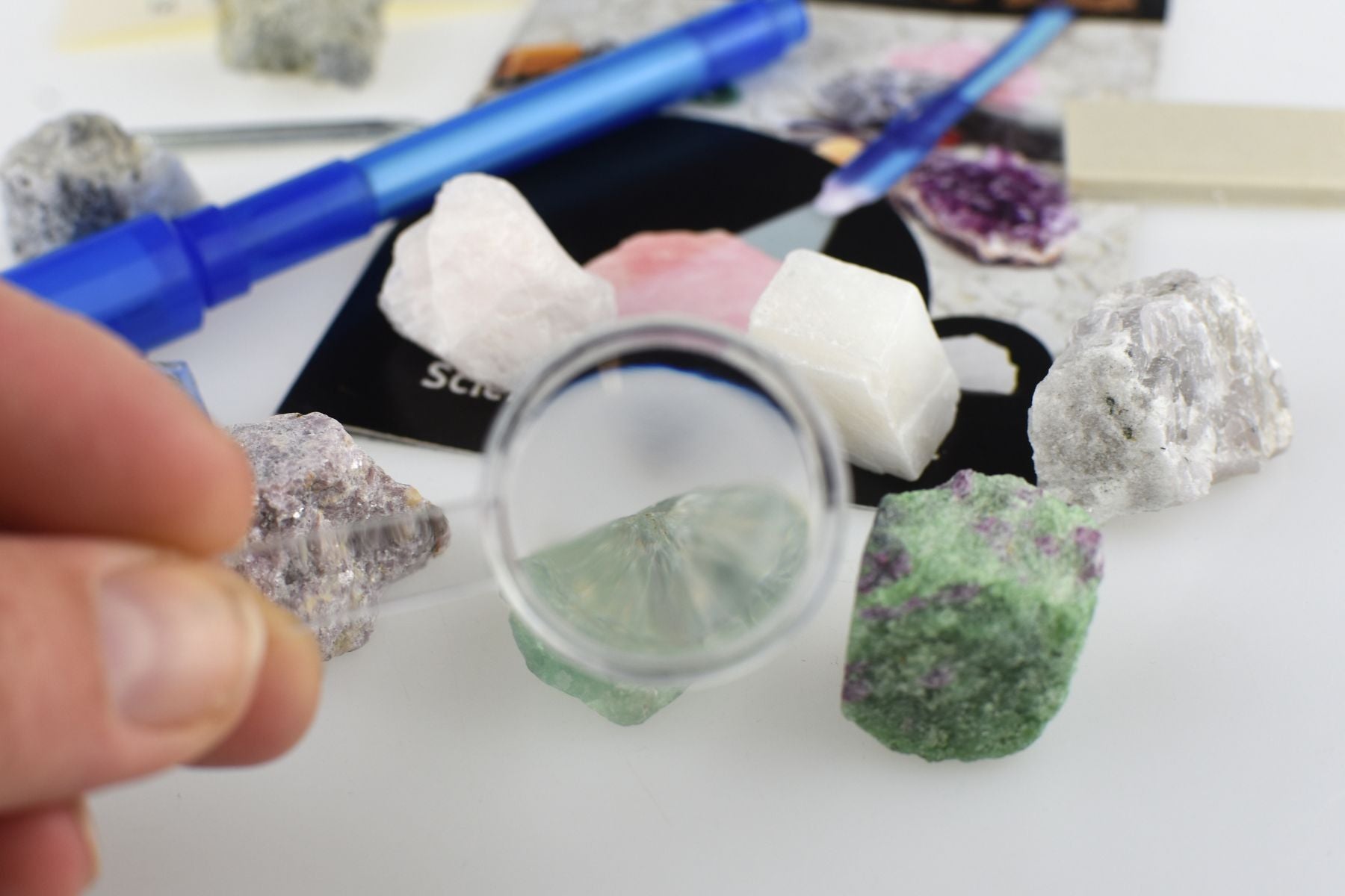 DELUXE FLUORESCENT ROCKS SCIENCE KIT - Bamboo Sprout