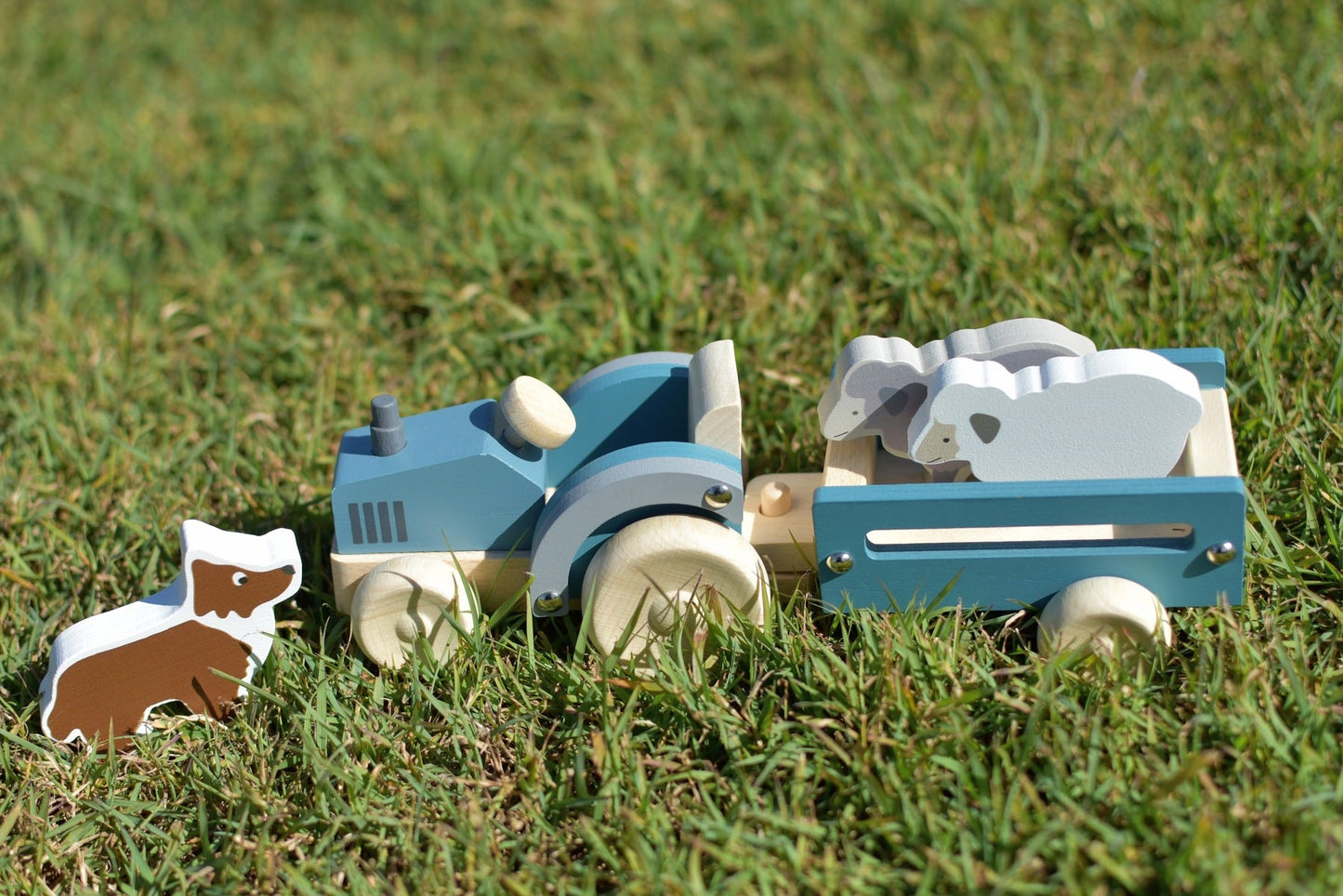 WOODEN TRACTOR WITH SHEEP DOG - Bamboo Sprout