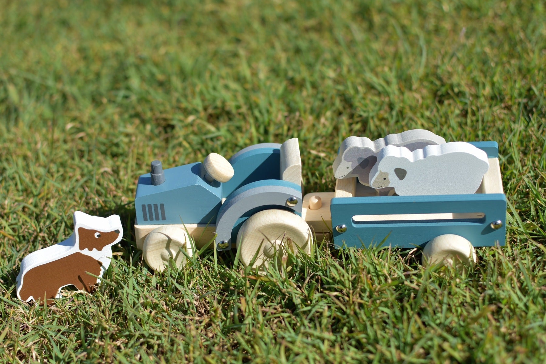 WOODEN TRACTOR WITH SHEEP DOG - Bamboo Sprout