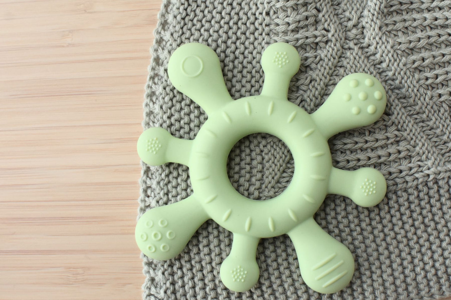 SENSORY SILICONE SPLASH TEETHER - GREEN - Bamboo Sprout