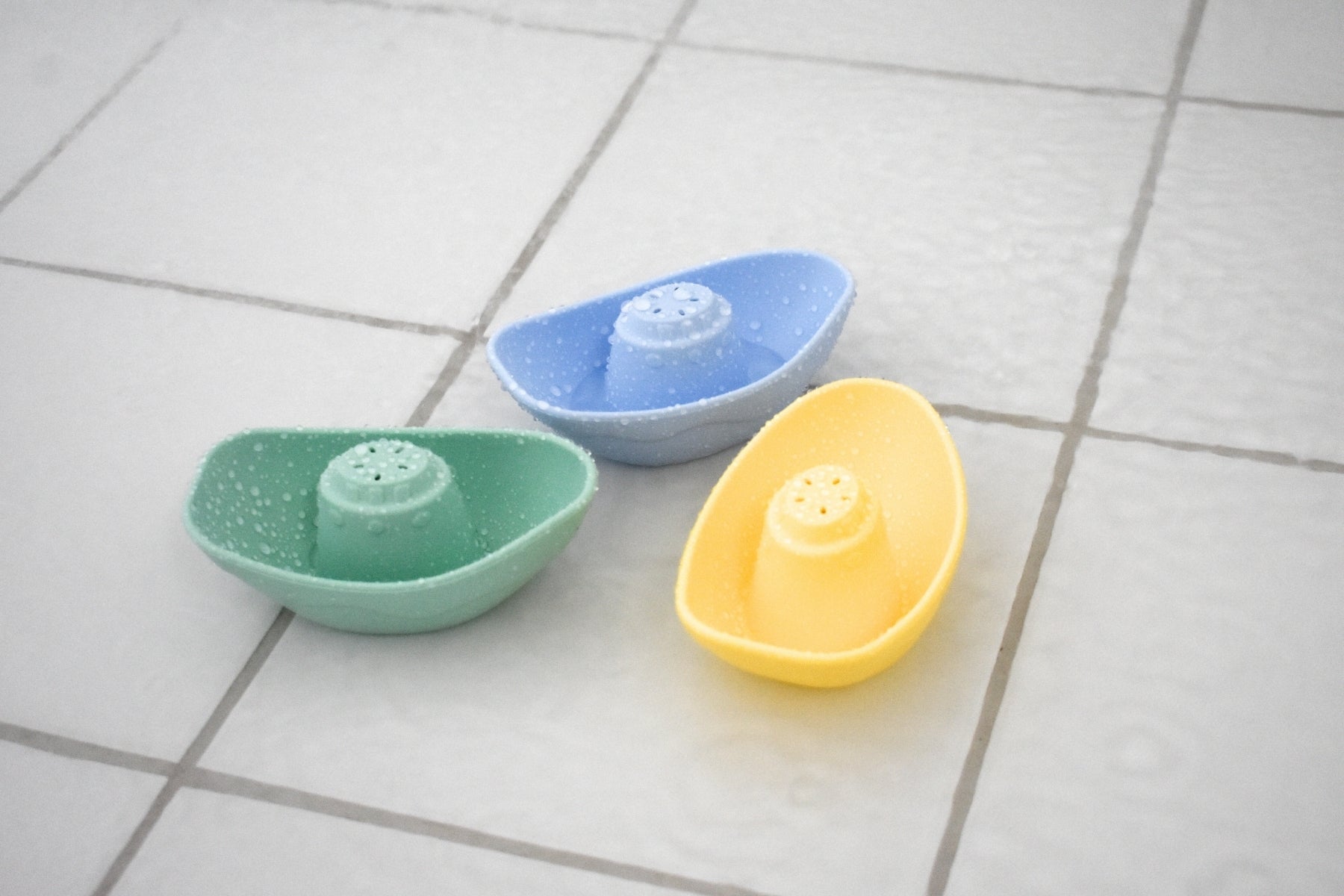SILICONE BATH TUG BOATS 3PC SET - Bamboo Sprout