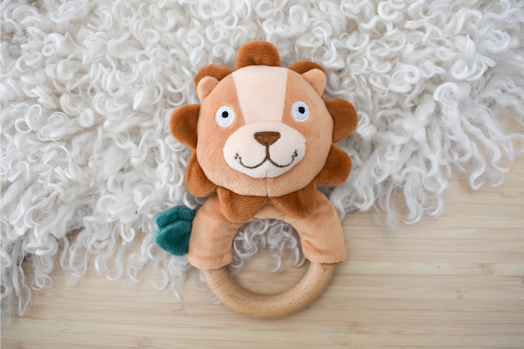 SNUGGLE BUDDY HUGSWORTH LION WOODEN RING RATTLE - Bamboo Sprout