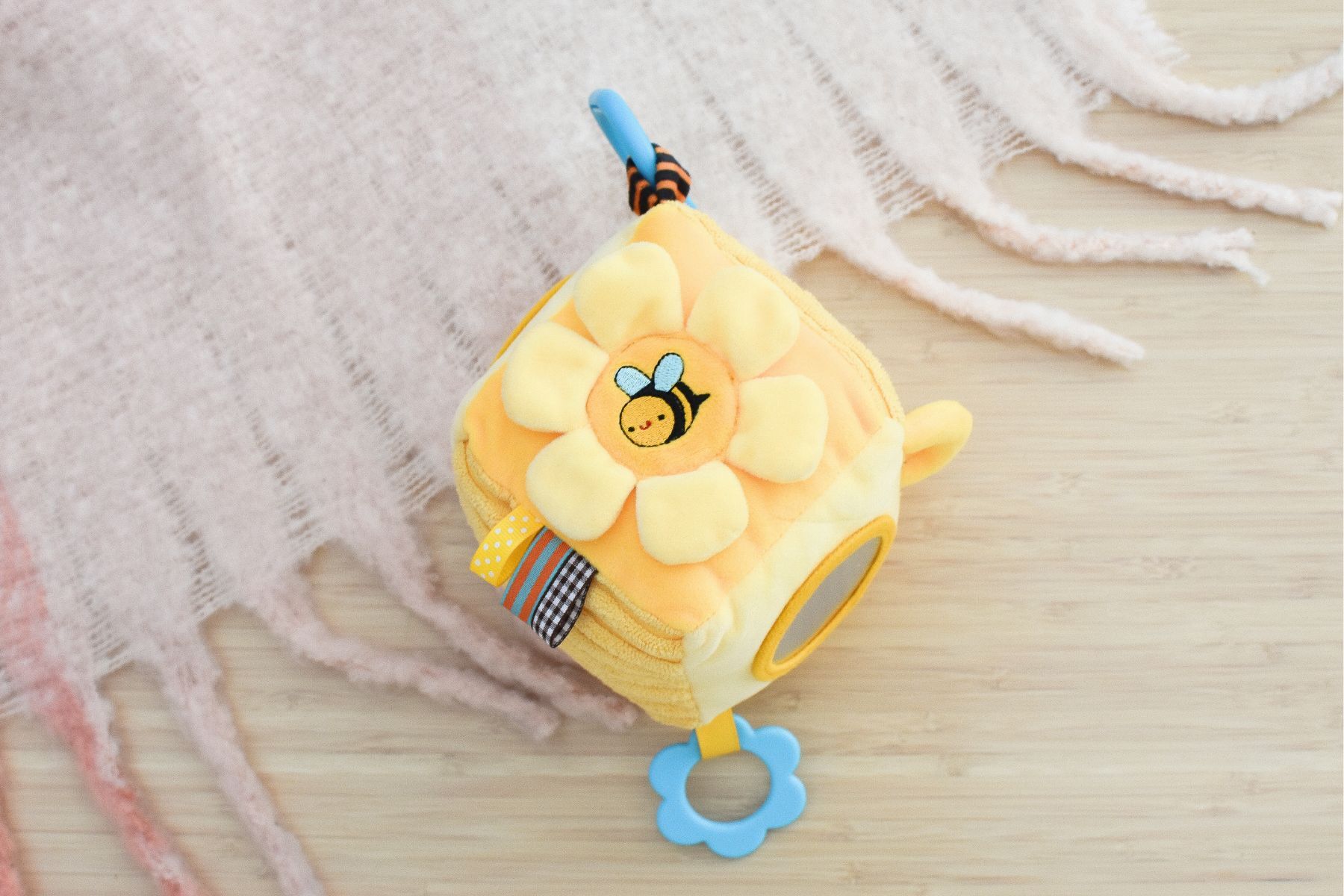 SNUGGLE BUDDY HUNNY BEE DISCOVERY CUBE - Bamboo Sprout