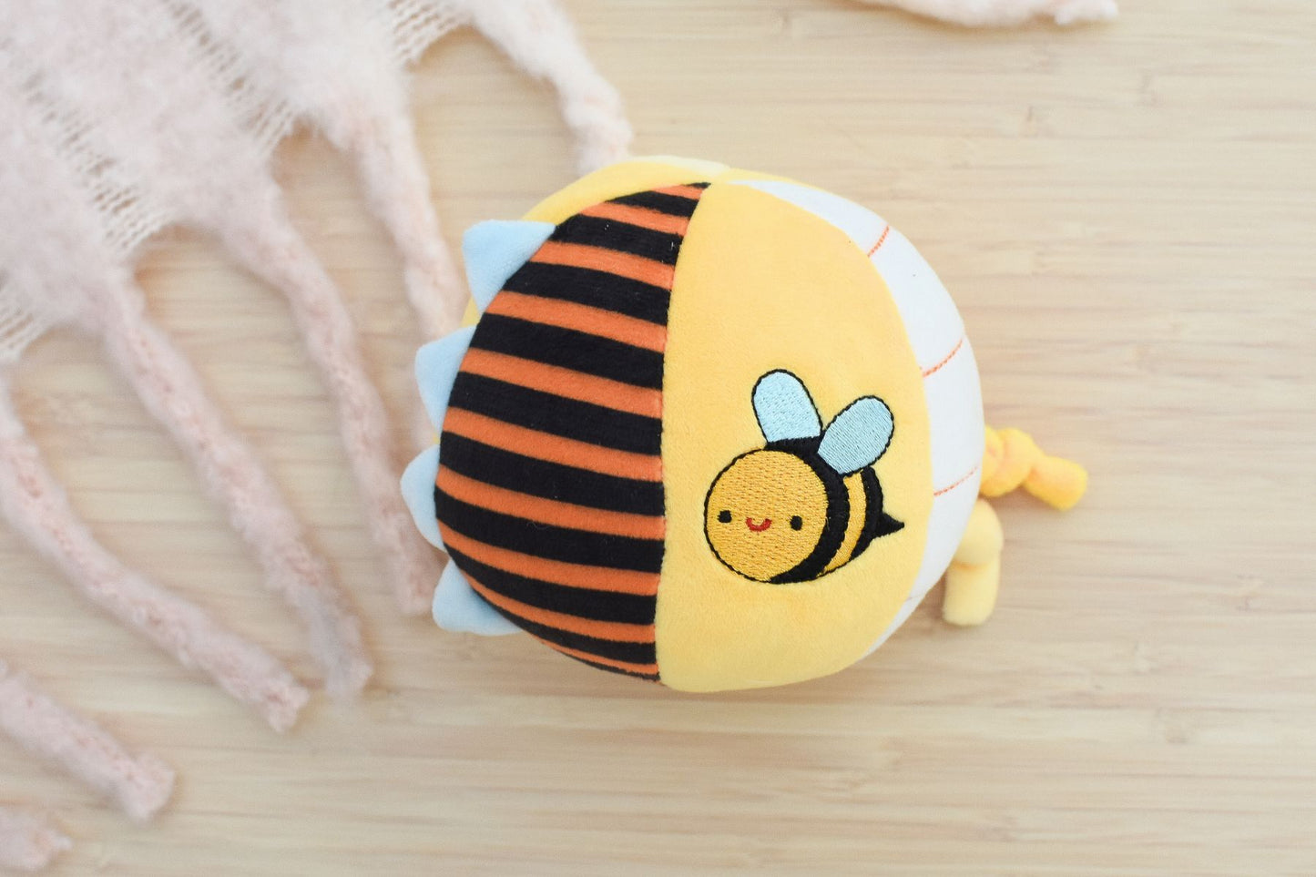SNUGGLE BUDDY HUNNY BEE TEXTURED BALL - Bamboo Sprout