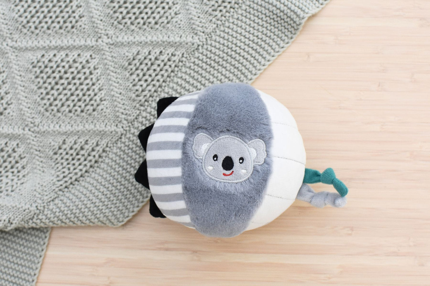SNUGGLE BUDDY KUDDLY KOALA TEXTURED BALL - Bamboo Sprout