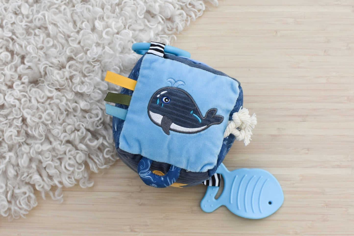 SNUGGLE BUDDY SPLASHY WHALE DISCOVERY CUBE - Bamboo Sprout