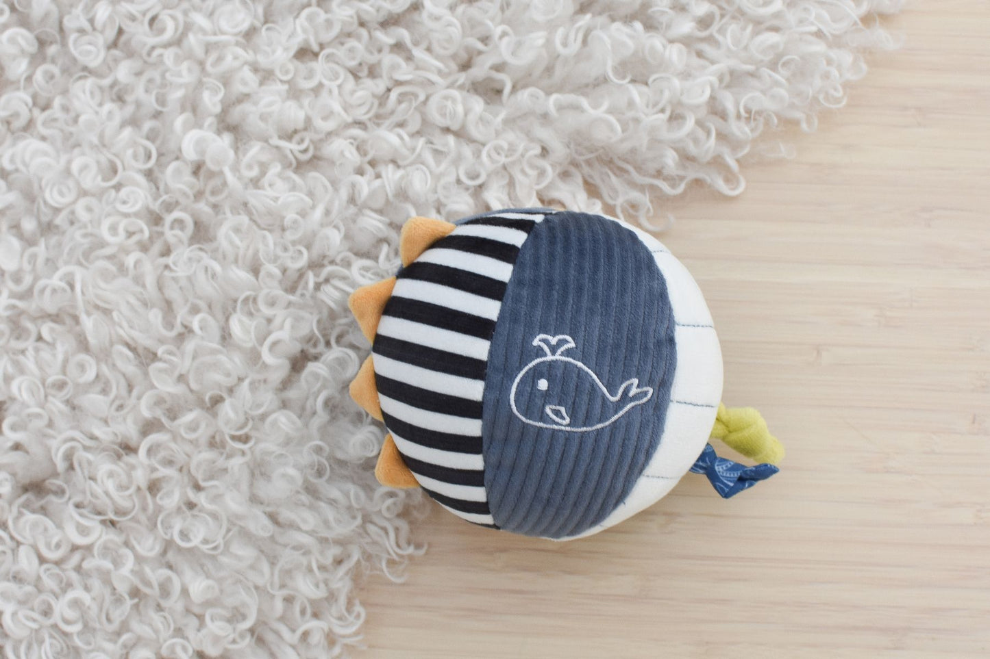 SNUGGLE BUDDY SPLASHY WHALE TEXTURED BALL - Bamboo Sprout