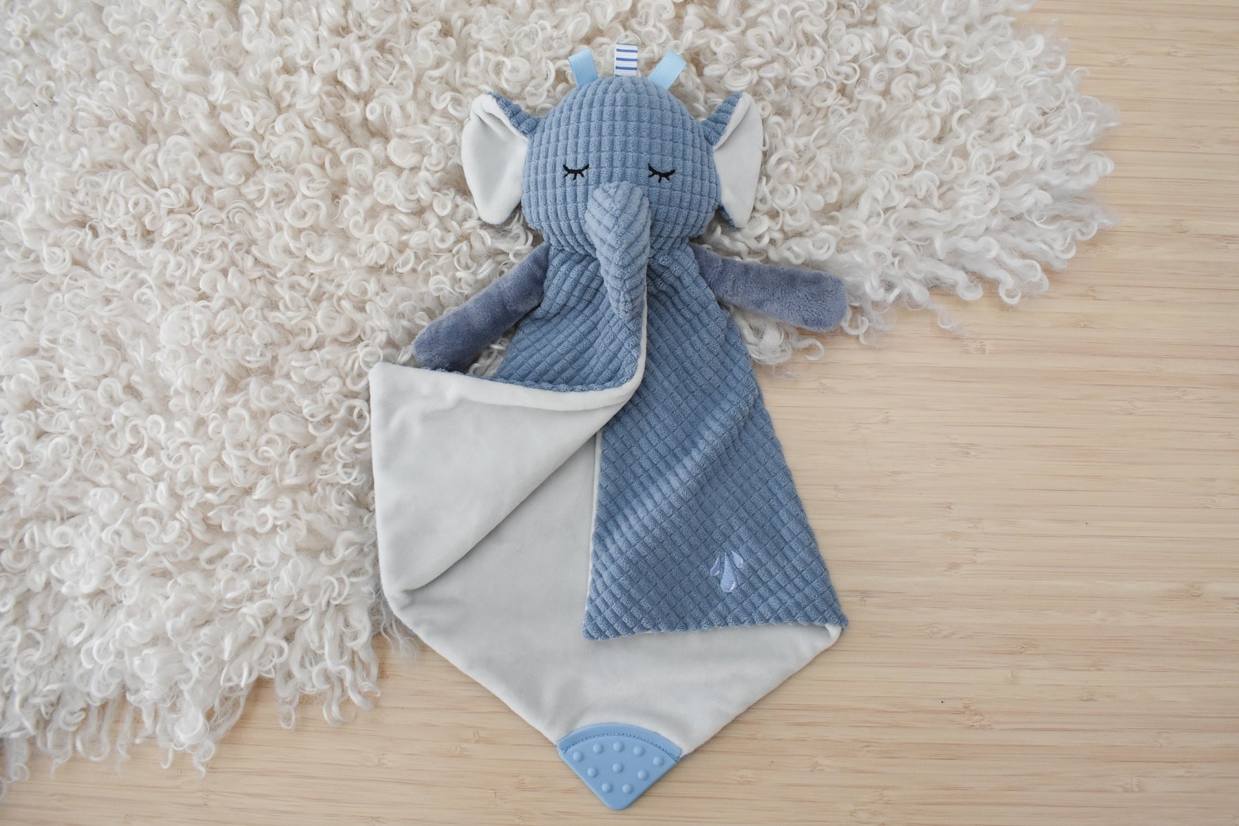 SNUGGLE BUDDY TRUNKS ELEPHANT BLANKET - Bamboo Sprout