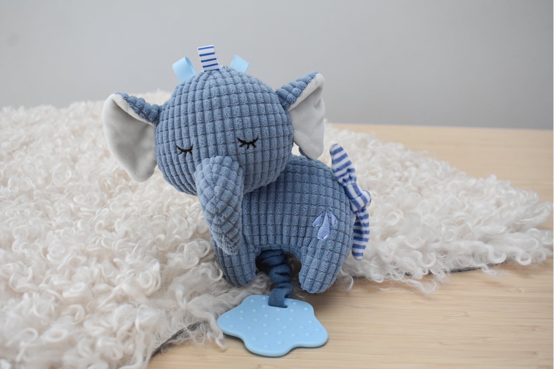 SNUGGLE BUDDY TRUNKS ELEPHANT JIGGLER - Bamboo Sprout