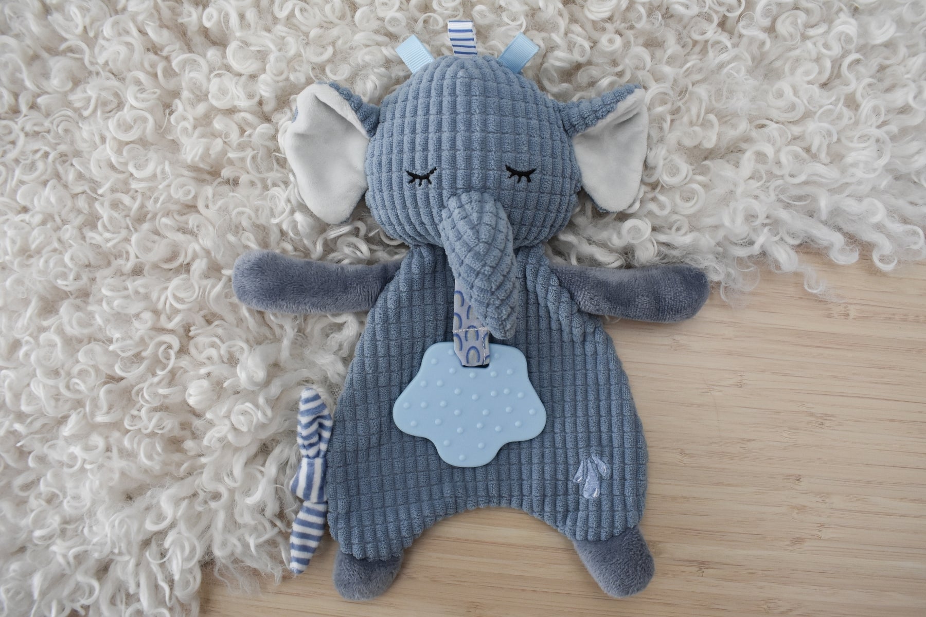 SNUGGLE BUDDY TRUNKS ELEPHANT SOFT SNUGGLER - Bamboo Sprout