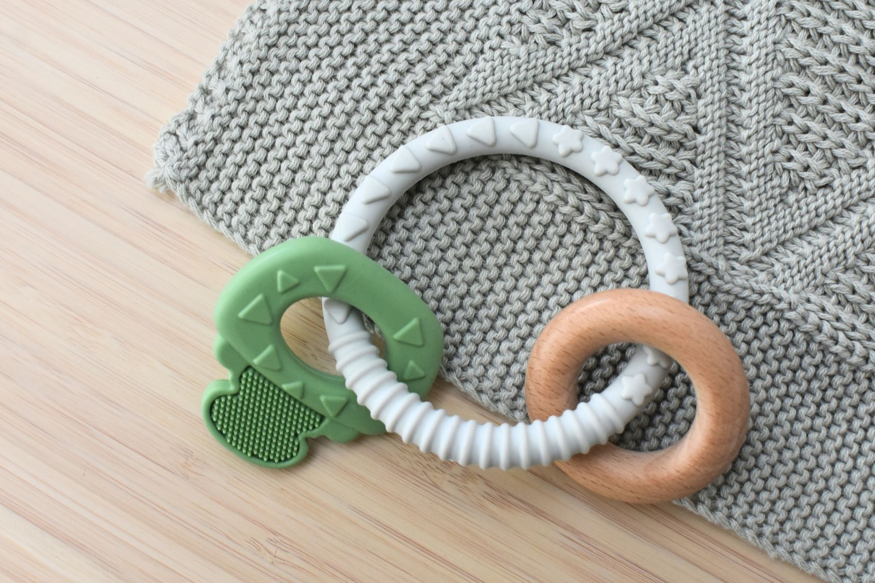TEXTURED SILICONE KEY TEETHER - GREEN - Bamboo Sprout